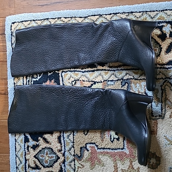 Gorgeous Black Leather Knee-High Wedge Boots - Picture 2 of 7
